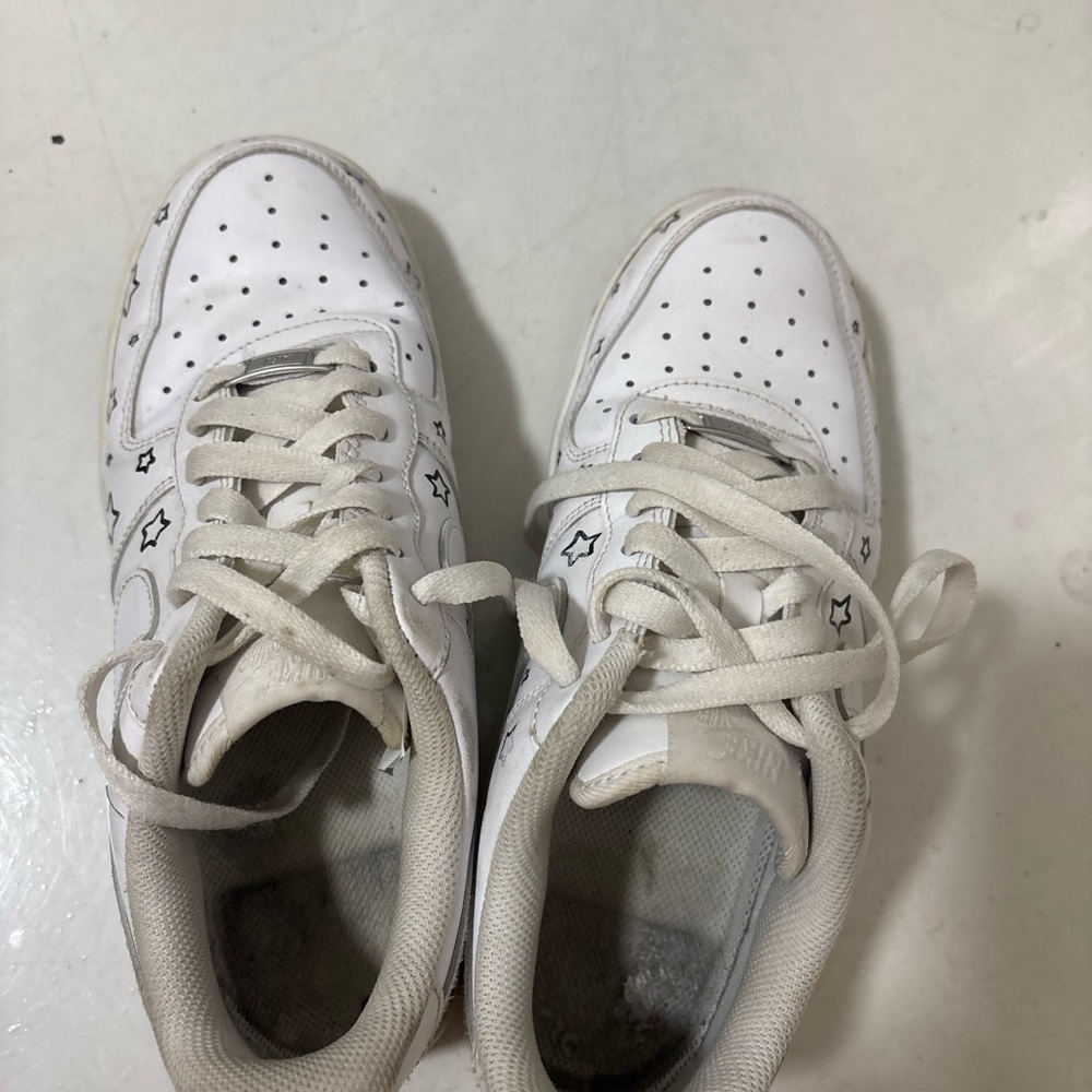 Nike White Sneakers with Black Star Accents - Picture 2 of 5